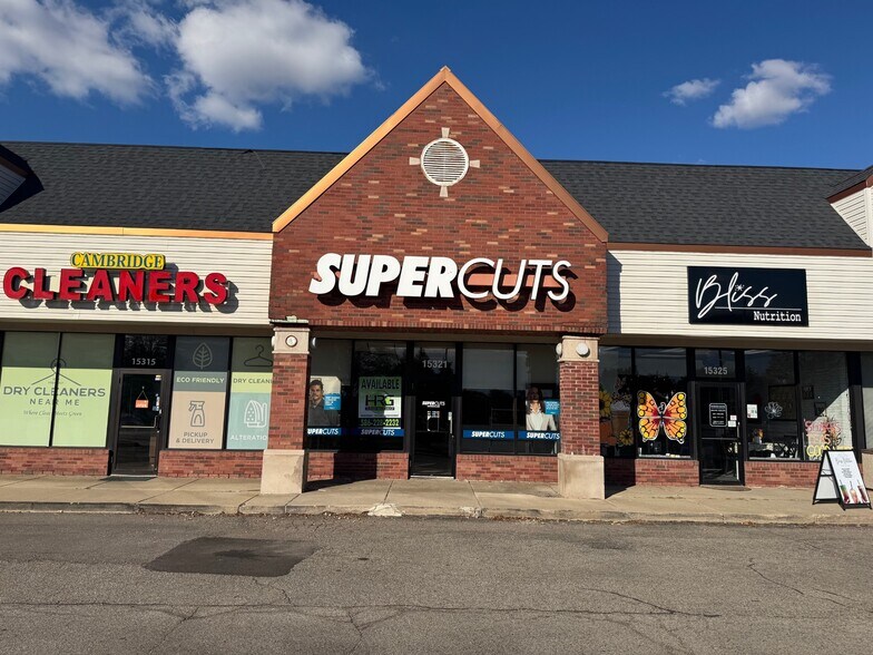 15311-15361 17 Mile Rd, Clinton Township, MI à louer - Photo de l’immeuble – Image 3 sur 3