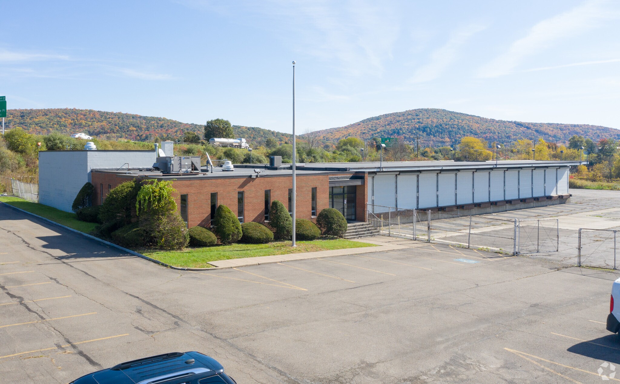 364 Industrial Park Dr, Binghamton, NY à louer Photo principale– Image 1 sur 10