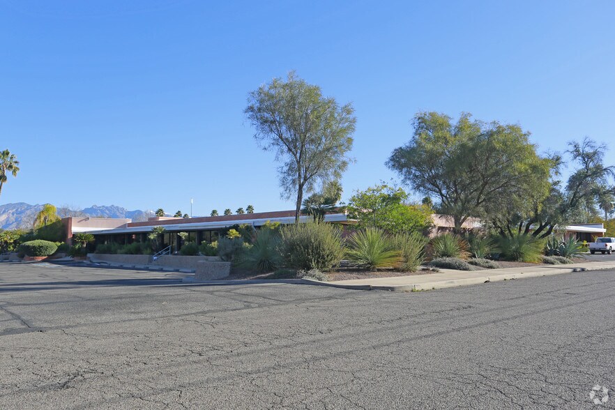 100-150 N Tucson Blvd, Tucson, AZ à louer - Photo de l’immeuble – Image 2 sur 12