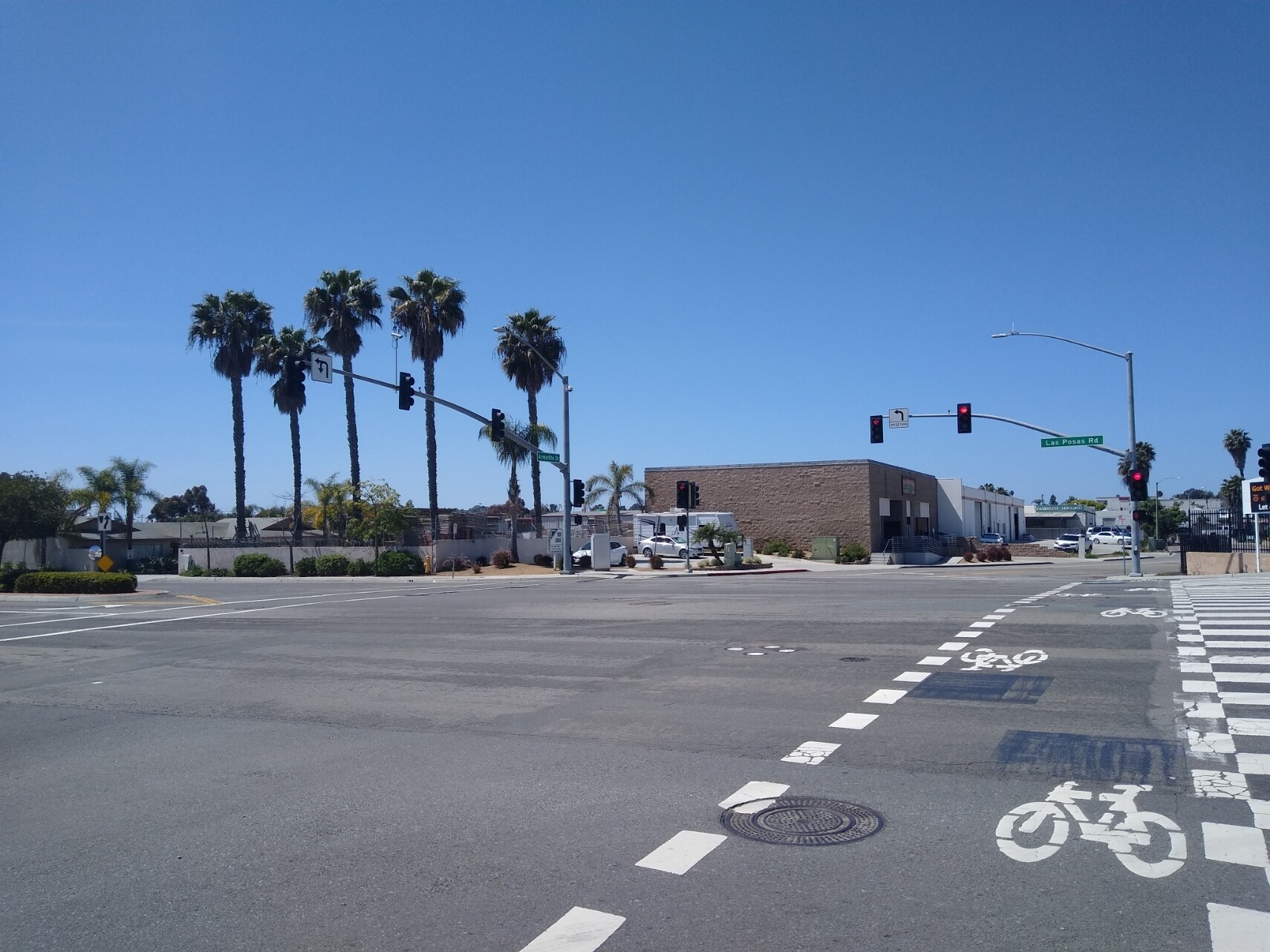 1303 Armorlite Dr, San Marcos, CA à louer Photo de l’immeuble– Image 1 sur 7