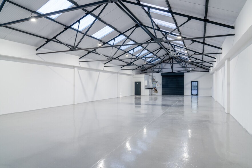 23 Crown Rd, Enfield à louer - Photo de l’immeuble – Image 3 sur 41