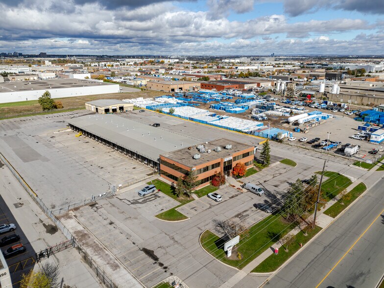 6900 Tranmere Dr, Mississauga, ON à louer - Photo de l’immeuble – Image 2 sur 8