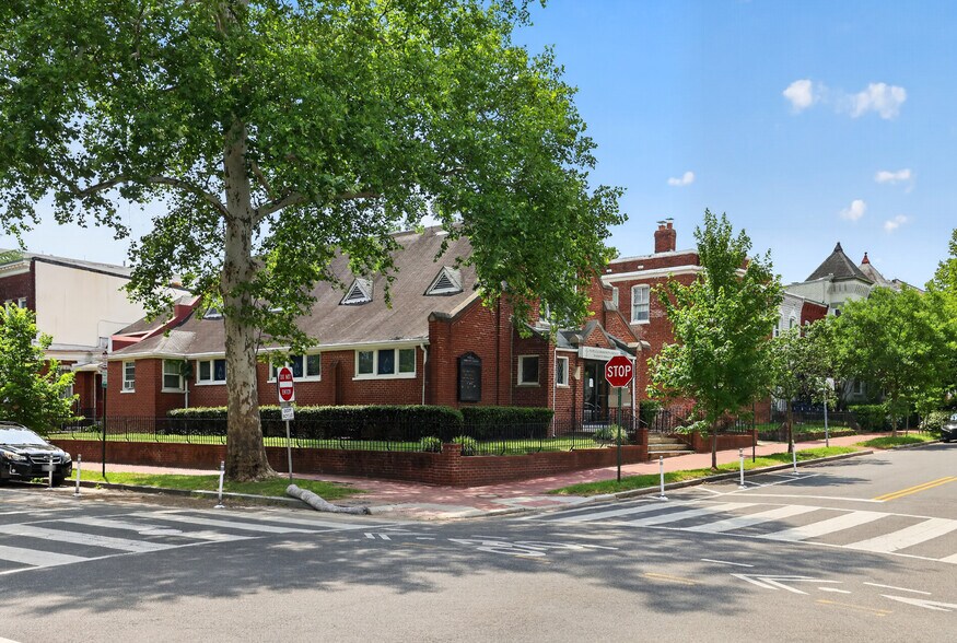 653 11th St NE, Washington, DC à vendre - Photo de l’immeuble – Image 2 sur 23