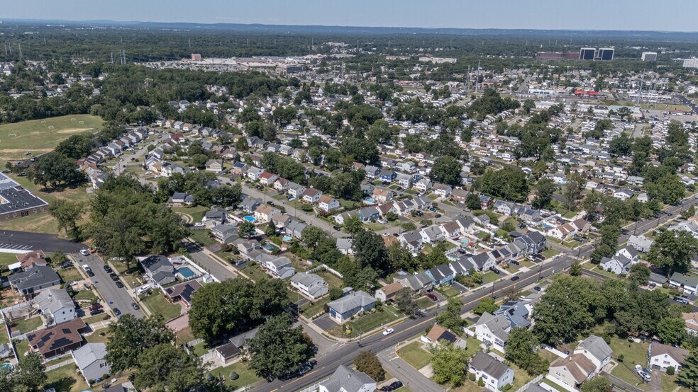373 Ford Ave, Fords, NJ à vendre - Photo de l’immeuble – Image 3 sur 54