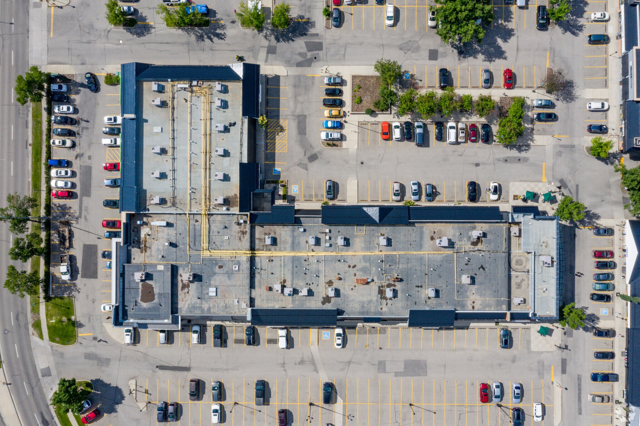 10816 Macleod Trl SE, Calgary, AB à louer Aérien– Image 1 sur 2