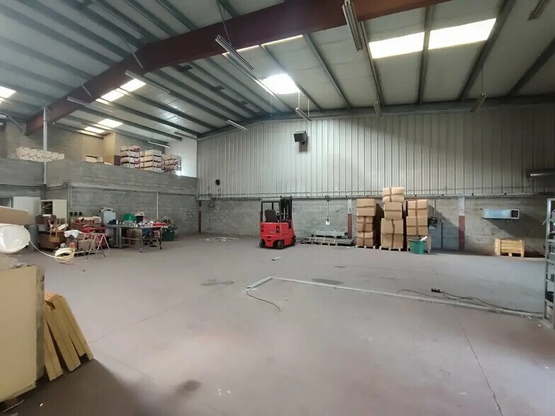 Local d’activités dans Bourgoin-Jallieu à louer - Photo de l’immeuble – Image 1 sur 5