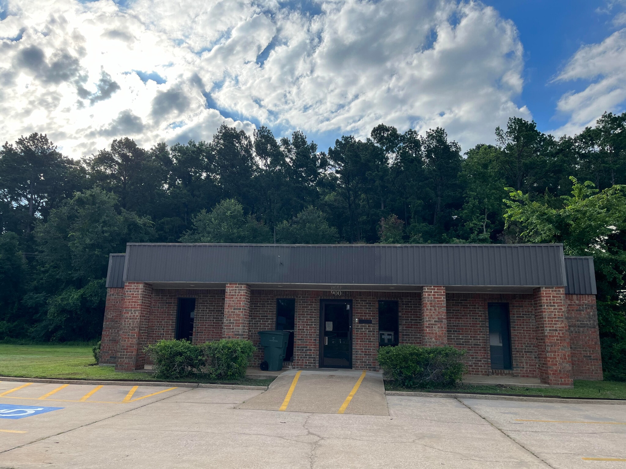 900 N University Dr, Nacogdoches, TX à louer Photo principale– Image 1 sur 4