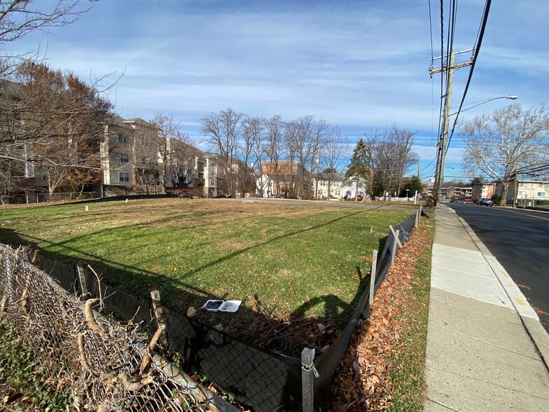106 N Summit Ave, Gaithersburg, MD à vendre - Photo de l’immeuble – Image 2 sur 7