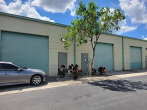 5570 Lee St, Lehigh Acres, FL à louer Photo de l’immeuble– Image 2 sur 8