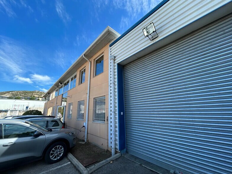 Bureau dans Marseille à vendre - Photo de l’immeuble – Image 2 sur 15
