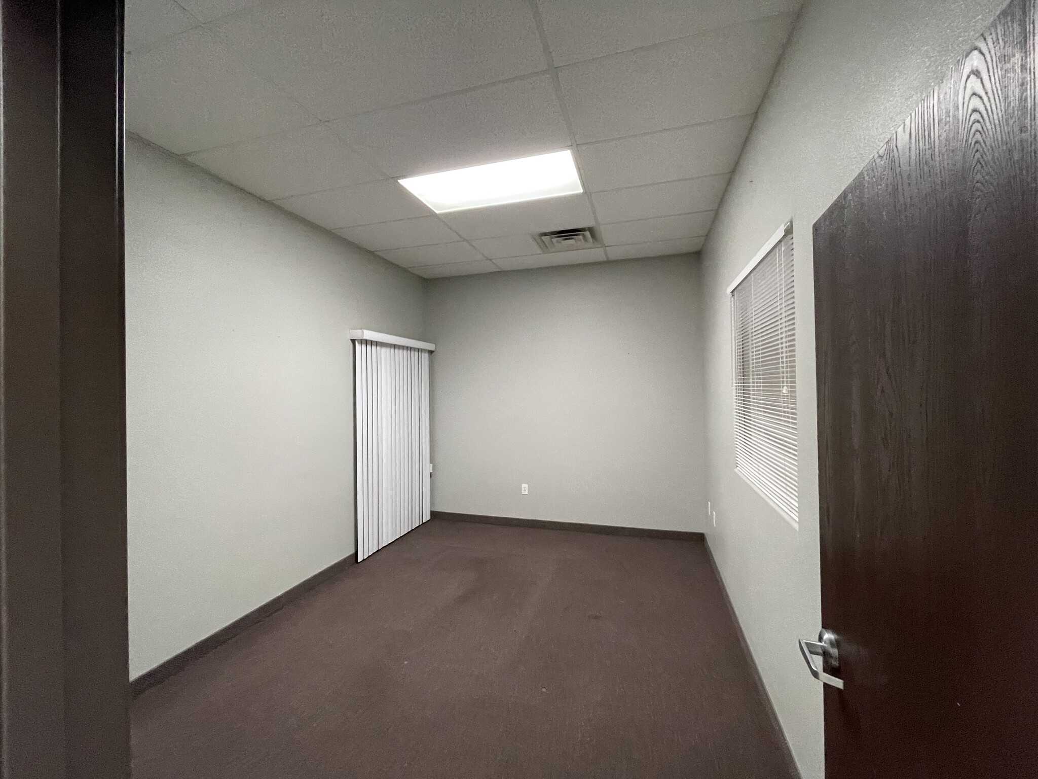 2833-2949 E Desert Inn Rd, Las Vegas, NV à louer Photo de l’immeuble– Image 1 sur 13
