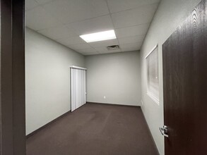2833-2949 E Desert Inn Rd, Las Vegas, NV à louer Photo de l’immeuble– Image 1 sur 13