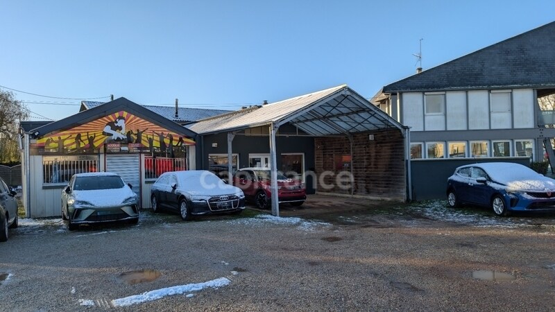 Local d'activités dans Sarceaux à vendre - Photo de l’immeuble – Image 2 sur 3