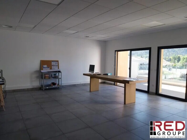 Local d’activités dans Bouc-Bel-Air à louer - Photo de l’immeuble – Image 3 sur 5