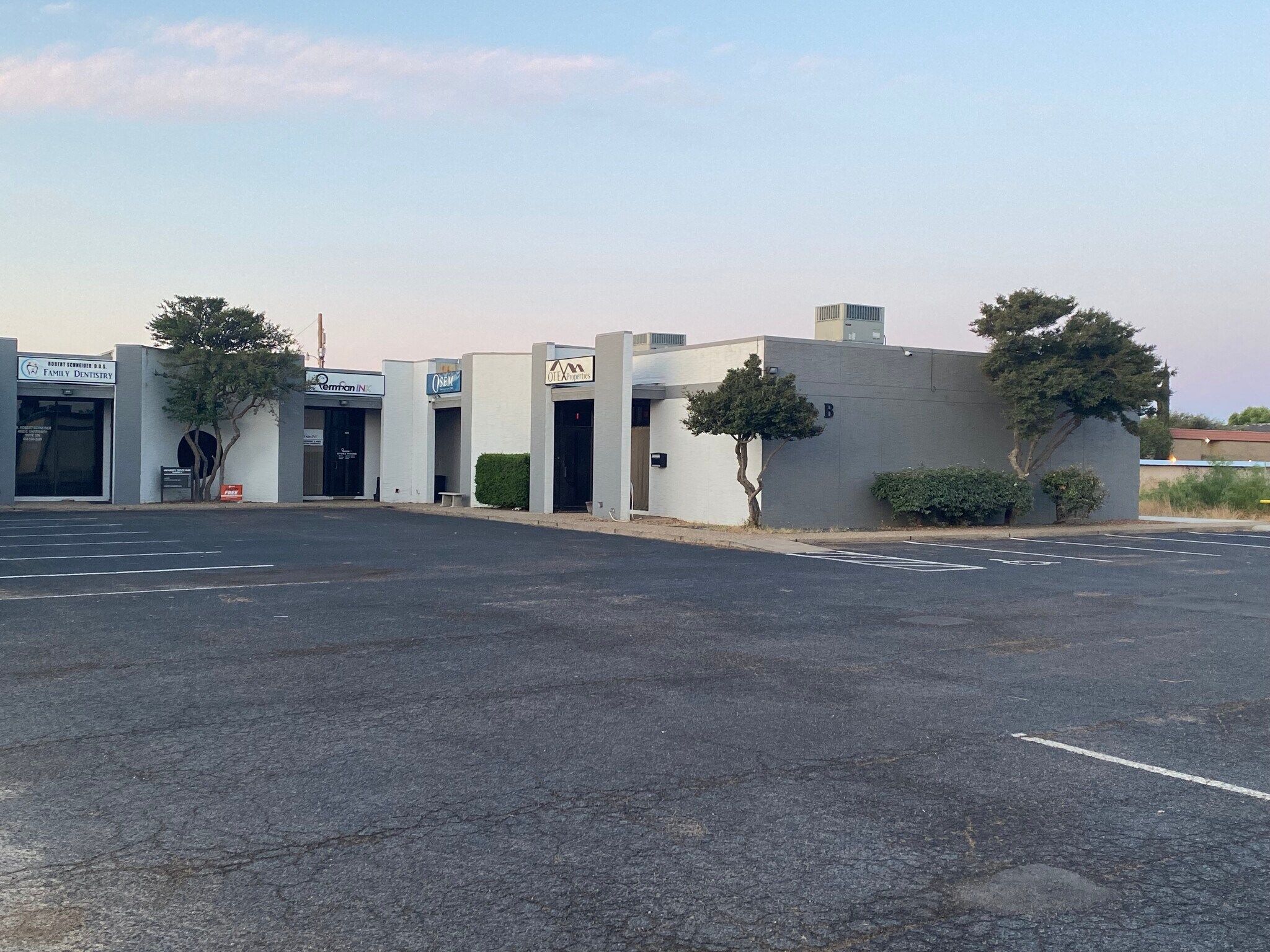 4692 E University Blvd, Odessa, TX à louer Photo de l’immeuble– Image 1 sur 7
