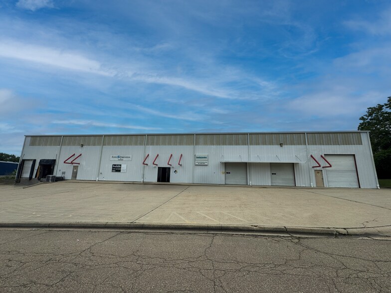 160 Industrial Dr, Jackson, MS à louer - Photo de l’immeuble – Image 1 sur 8