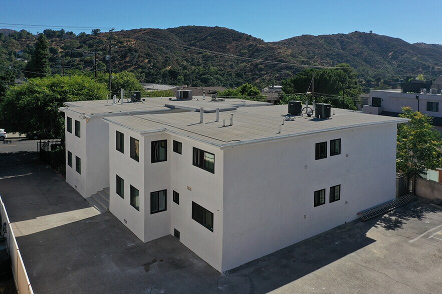 7323 Valmont St, Tujunga, CA à vendre - Photo de l’immeuble – Image 3 sur 11