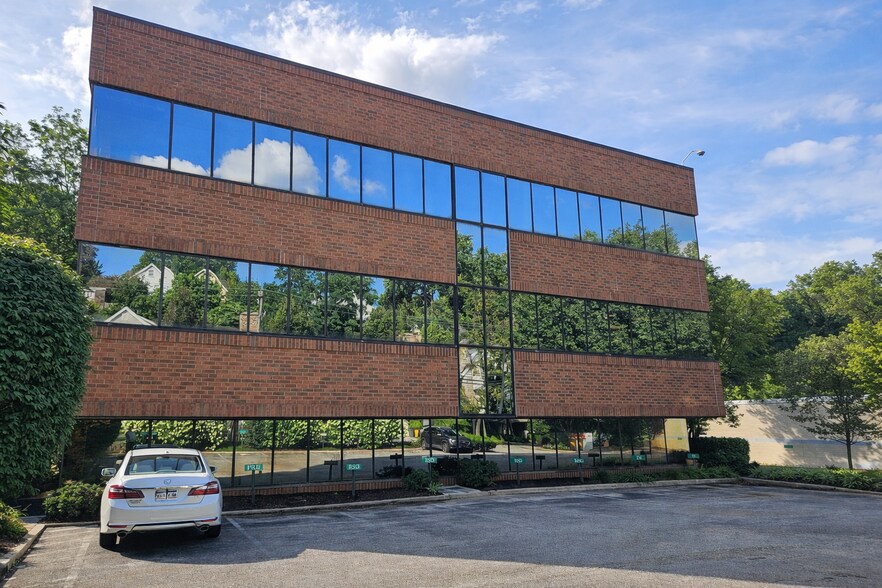 33 Rock Hill Rd, Bala Cynwyd, PA à louer - Photo principale – Image 1 sur 11