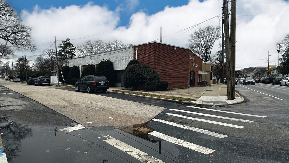 369 Atlantic Ave, East Rockaway, NY à louer - Photo de l’immeuble – Image 2 sur 12