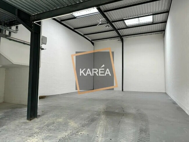 Plus de détails pour Local d’activités à vendre