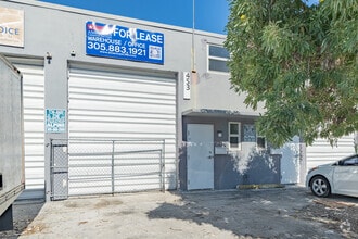 653 W 27th St, Hialeah, FL à louer Photo de l’immeuble– Image 2 sur 7