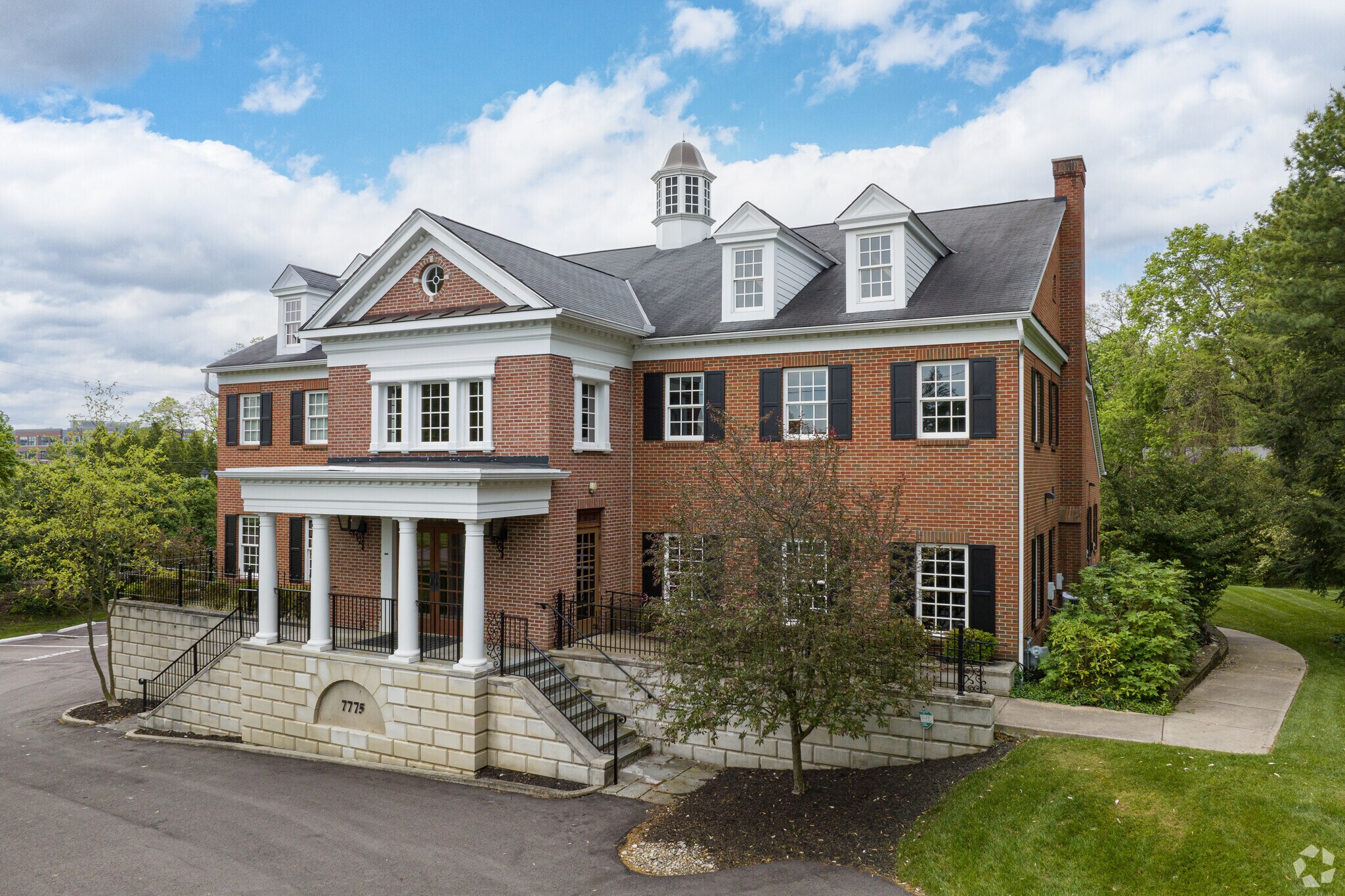 7775 Cooper Rd, Montgomery, OH à louer Photo principale– Image 1 sur 48