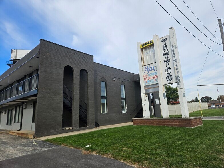 8646 S Roberts Rd, Justice, IL à louer - Photo de l’immeuble – Image 2 sur 6
