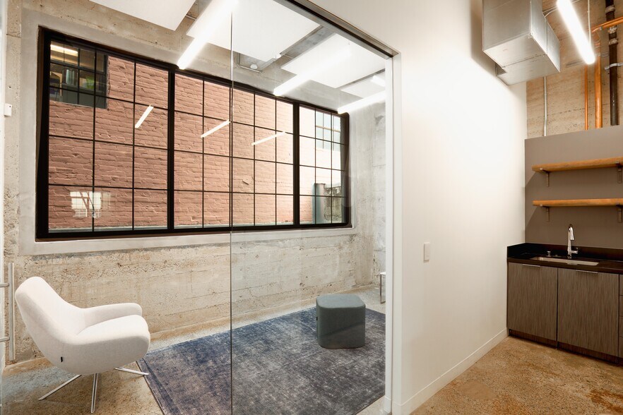 436 Bryant St, San Francisco, CA à louer - Photo de l’immeuble – Image 2 sur 11