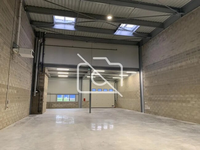 Plus de détails pour Bureau, Local d'activités à louer