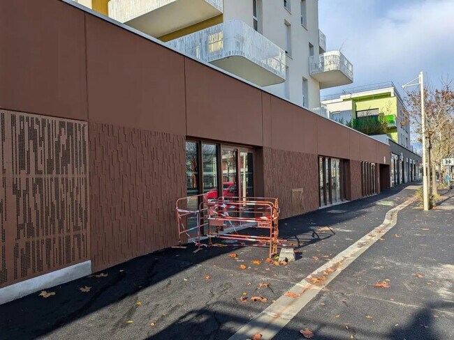 Plus de détails pour Local commercial à vendre