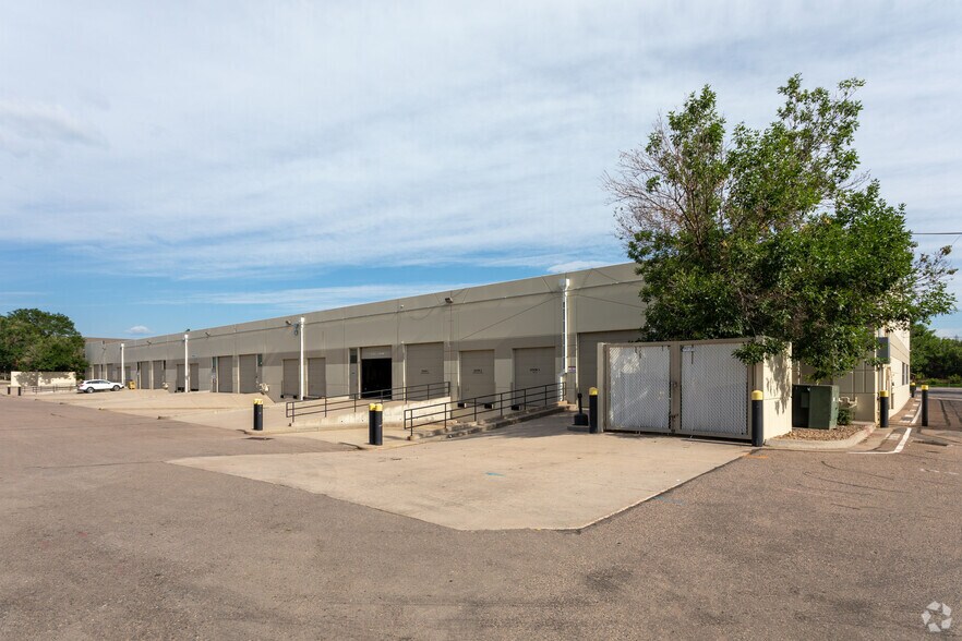 9500 W 49th Ave, Wheat Ridge, CO à louer - Photo de l’immeuble – Image 3 sur 5