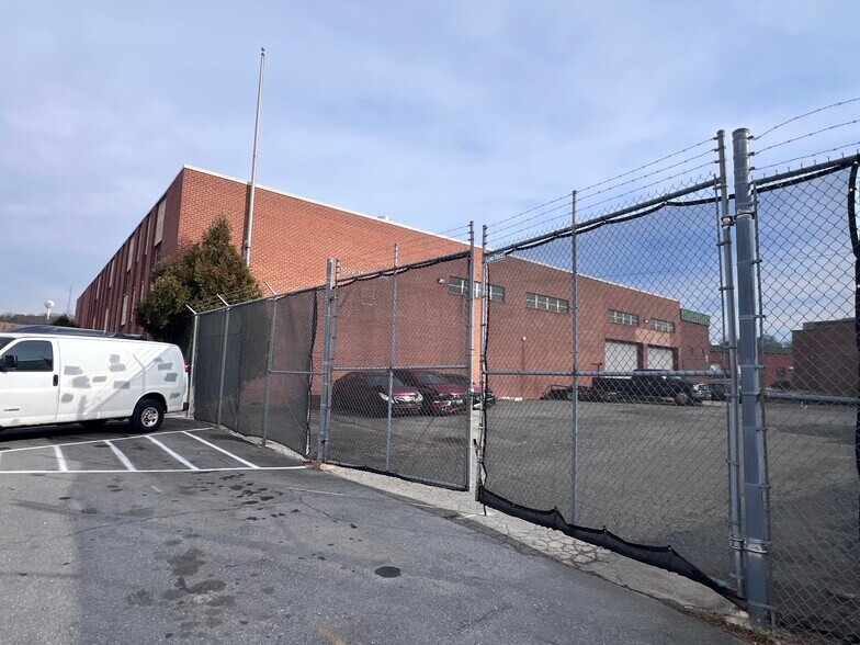 5000 Frolich Ln, Hyattsville, MD à vendre - Photo de l’immeuble – Image 2 sur 4