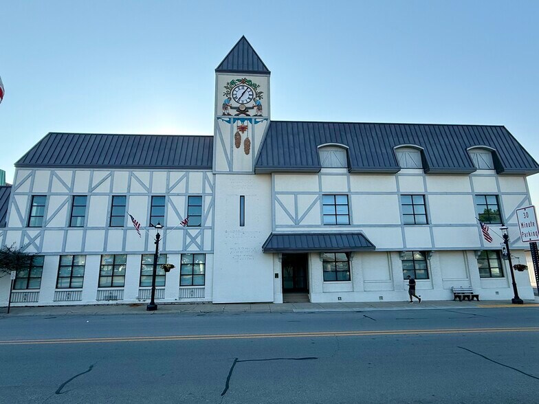 1 S Main St, Batesville, IN à vendre - Photo de l’immeuble – Image 1 sur 22