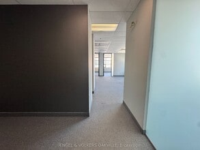 125 Lakeshore Rd E, Mississauga, ON à louer Photo intérieure– Image 2 sur 9