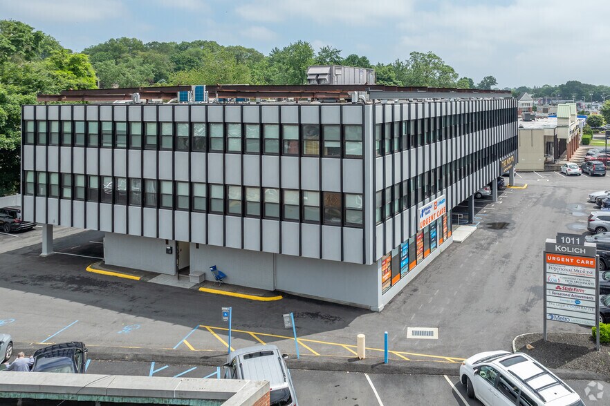 1011 High Ridge Rd, Stamford, CT à louer - Photo de l’immeuble – Image 2 sur 4