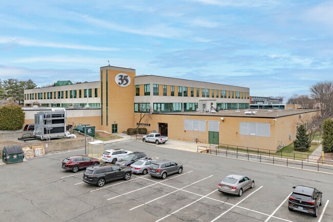 Plus de détails pour 35 Nutmeg Dr, Trumbull, CT - Bureau à louer