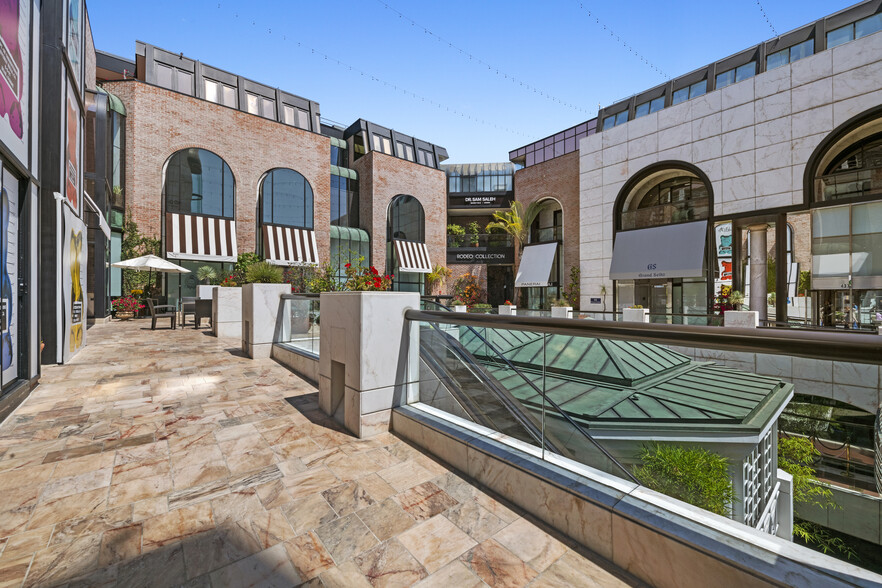 413-445 N Rodeo Dr, Beverly Hills, CA à louer - Photo de l’immeuble – Image 3 sur 7