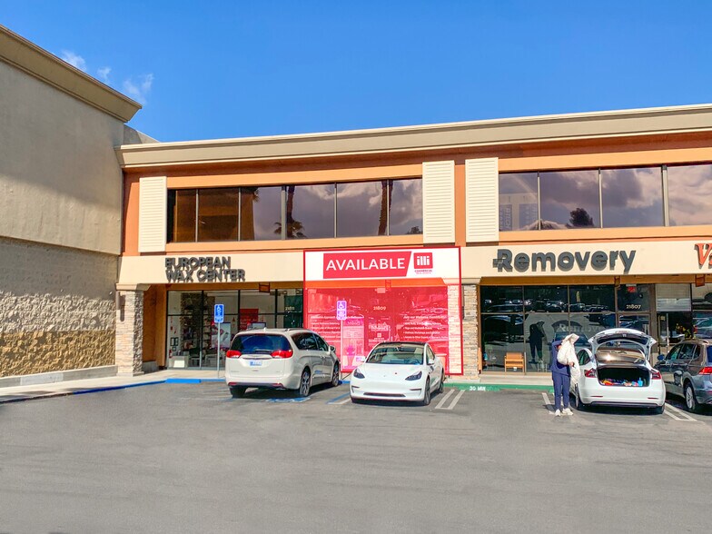 21733-21841 Ventura Blvd, Woodland Hills, CA à louer - Photo de l’immeuble – Image 3 sur 14