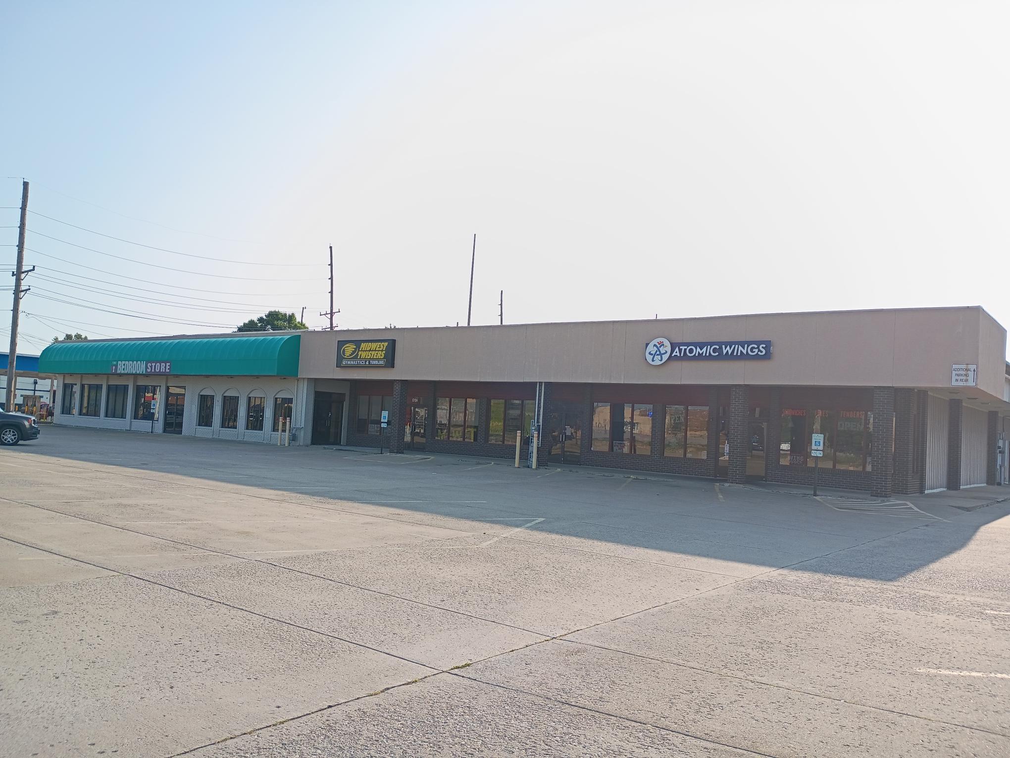 6100-6112 N Illinois St, Fairview Heights, IL à louer Photo intérieure– Image 1 sur 6