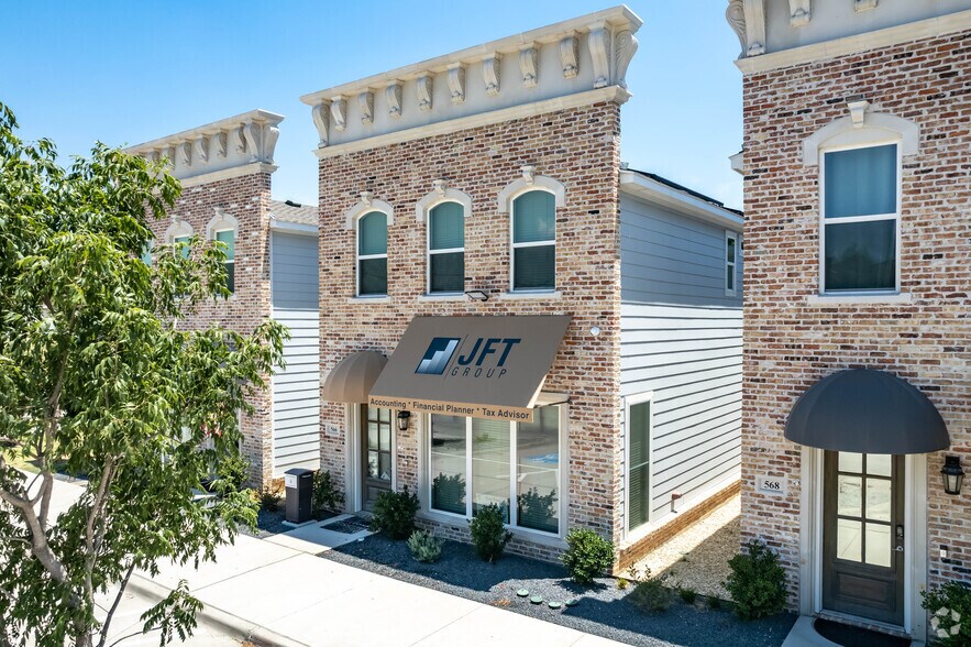 566 S Coppell Rd, Coppell, TX à vendre - Photo de l’immeuble – Image 3 sur 24