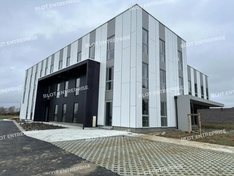 14 Rue De La Sèvre, Le Pallet à louer - Photo de l’immeuble – Image 1 sur 7