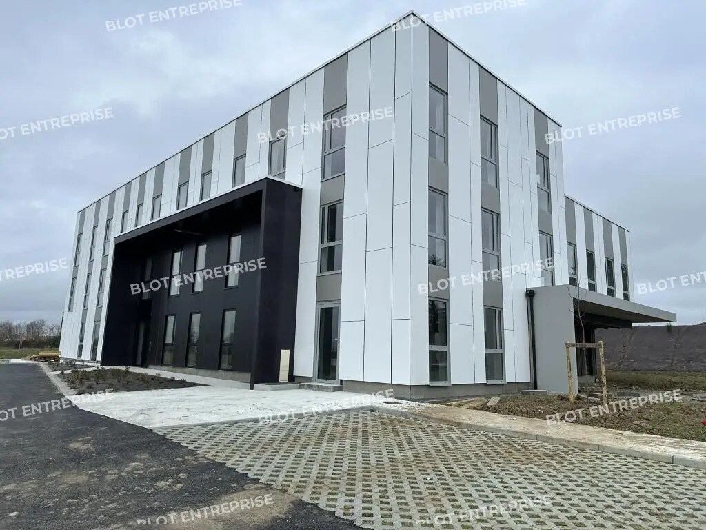 14 Rue De La Sèvre, Le Pallet à louer Photo de l’immeuble– Image 1 sur 8