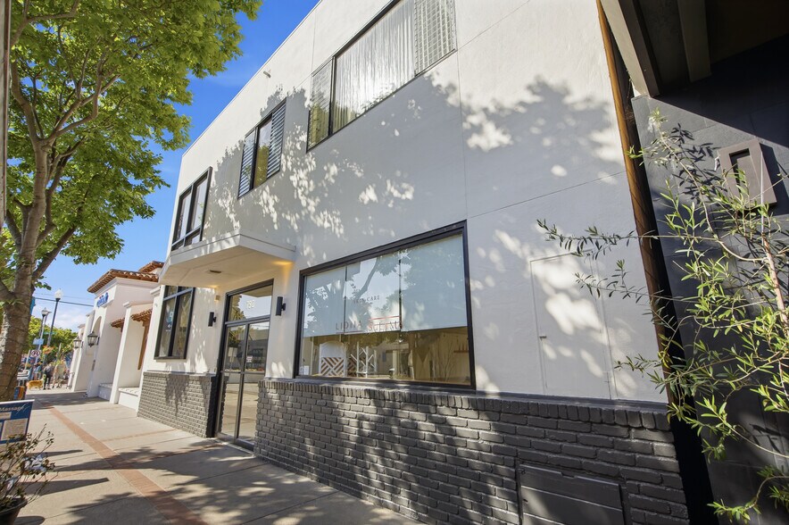 790 Laurel St, San Carlos, CA à vendre - Photo de l’immeuble – Image 2 sur 20