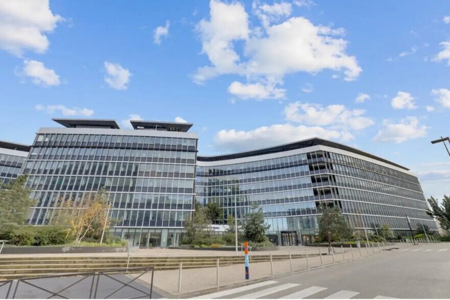 18-20 Rue Des 2 Gares, Rueil-Malmaison à louer - Photo de l’immeuble – Image 2 sur 10