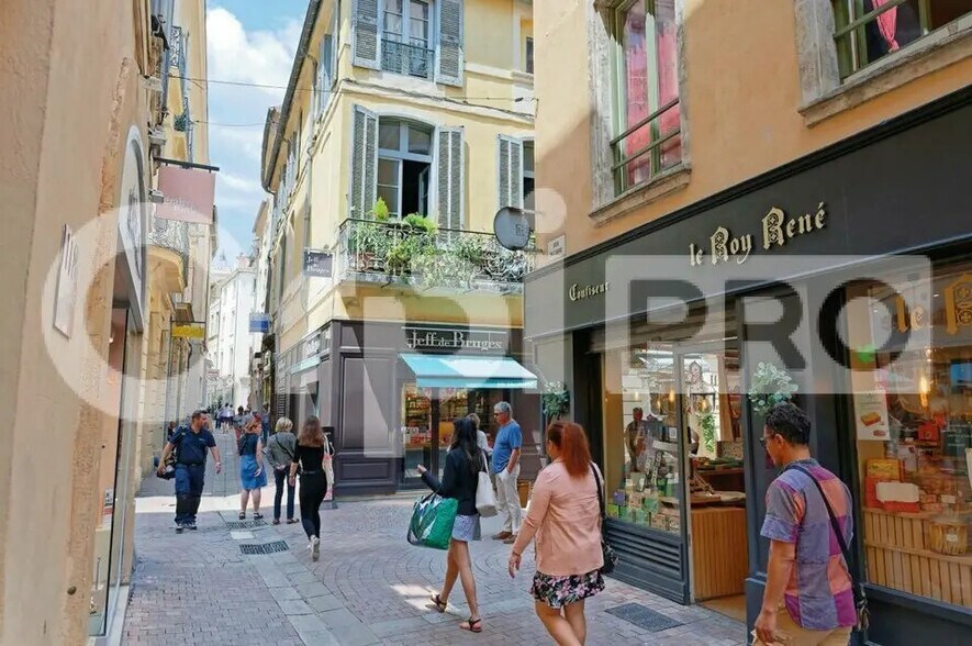 Local commercial dans Sommières à louer - Photo de l’immeuble – Image 1 sur 4