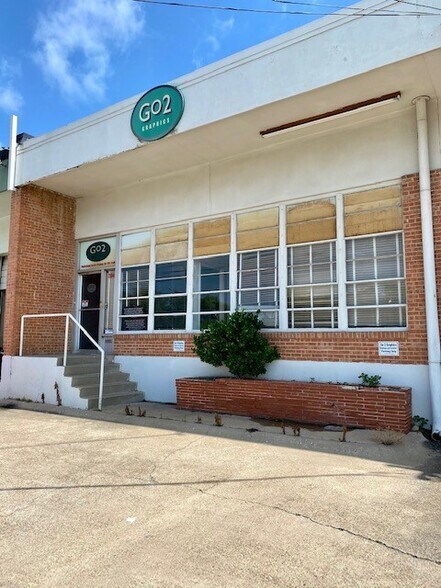 2134 Irving Blvd, Dallas, TX à louer - Photo de l’immeuble – Image 3 sur 3