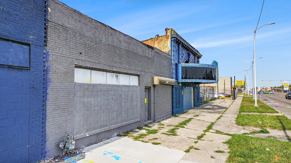 12709 Gratiot Ave, Detroit, MI à louer - Photo de l’immeuble – Image 2 sur 8
