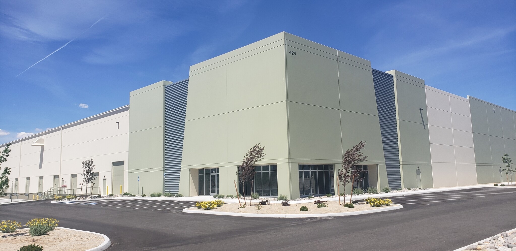 425 E Sydney Dr, Mccarran, NV à louer Photo de l’immeuble– Image 1 sur 7
