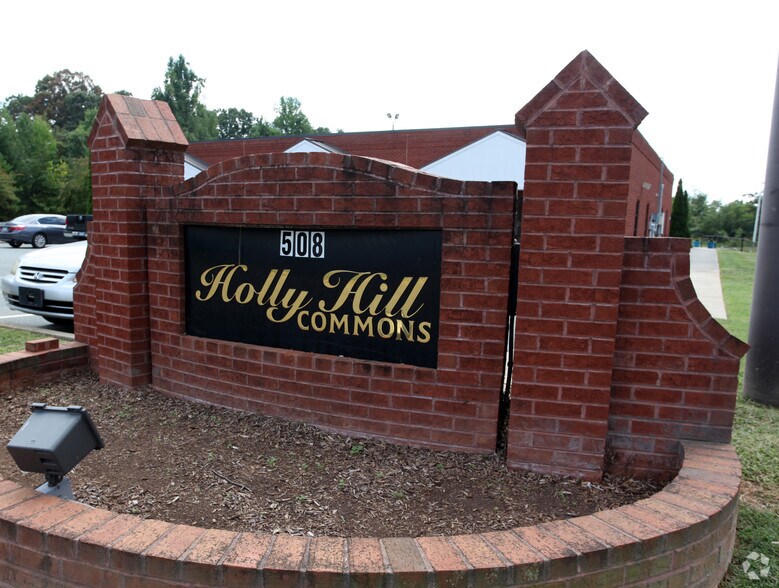 508 Holly Hill Ln, Burlington, NC à louer - Photo de l’immeuble – Image 2 sur 15