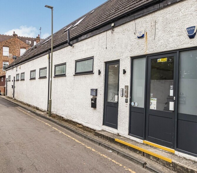 Lambert Way, Londres à vendre - Photo principale – Image 1 sur 34